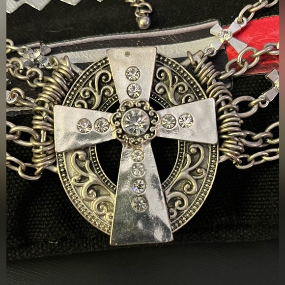 VINTAGE GOTHIC SILVER ALLOY CRUCIFIX CHOKER, OS FITS MOST - Picture 3 of 6